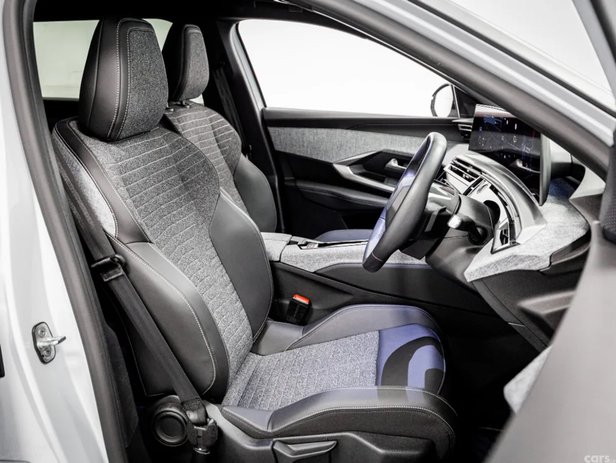 Peugeot 5008 SUV, Petrol, 2026, White