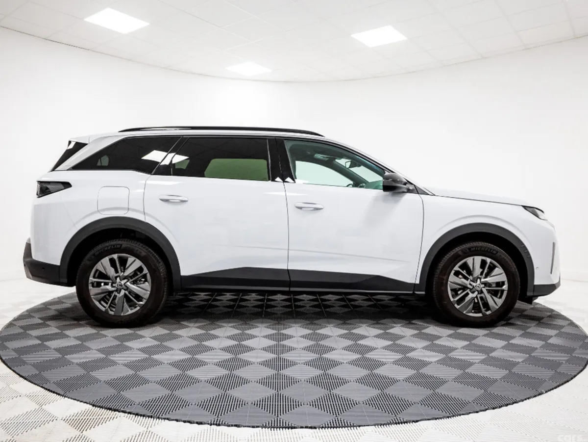 Peugeot 5008 SUV, Petrol, 2026, White