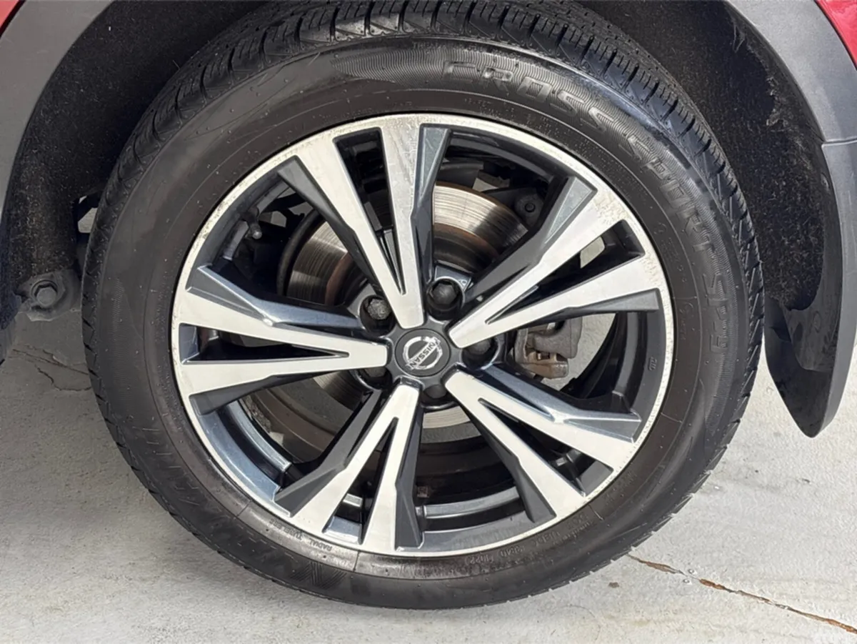Nissan Qashqai MPV, Petrol, 2018, Red