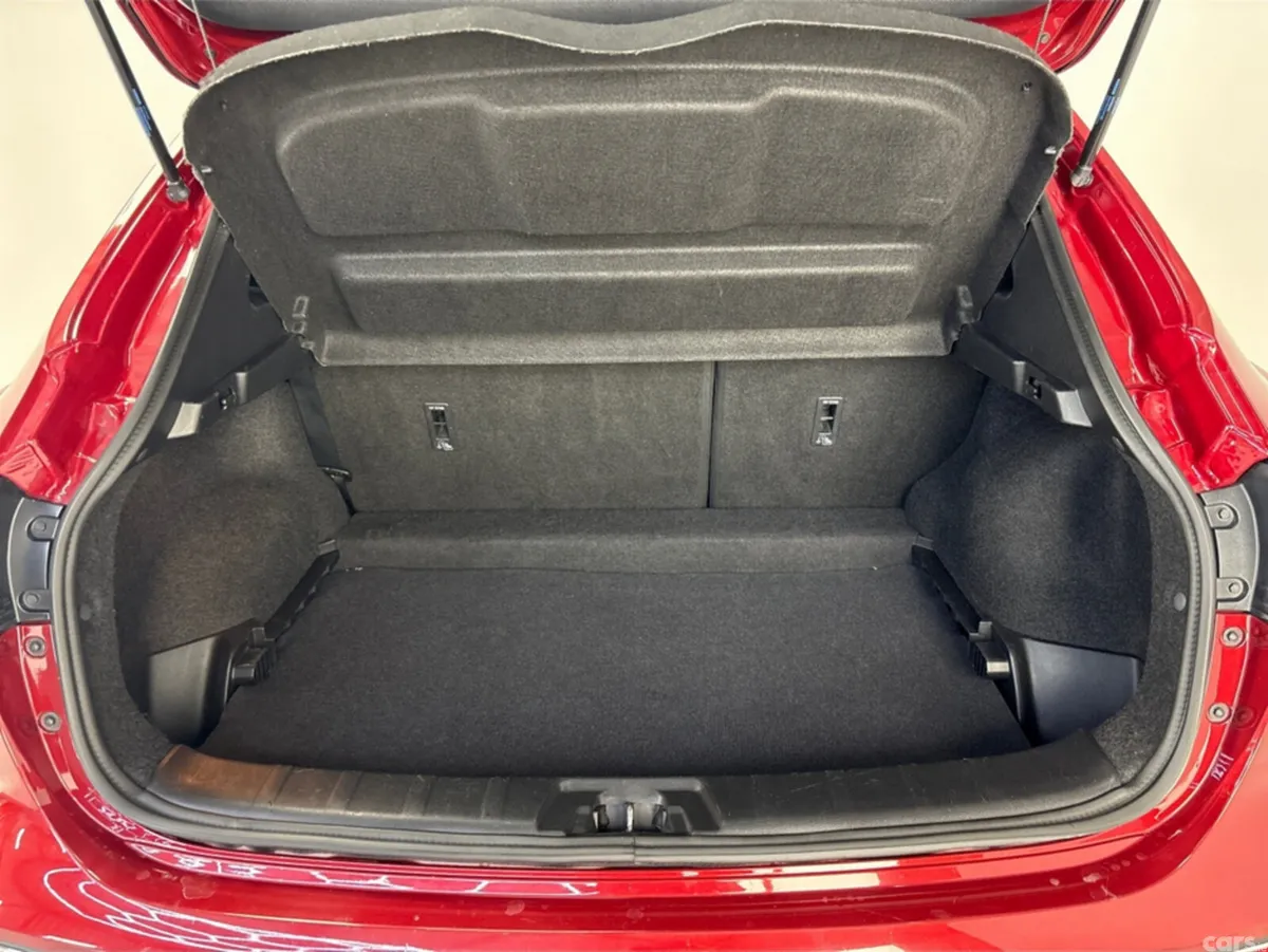Nissan Qashqai MPV, Petrol, 2018, Red
