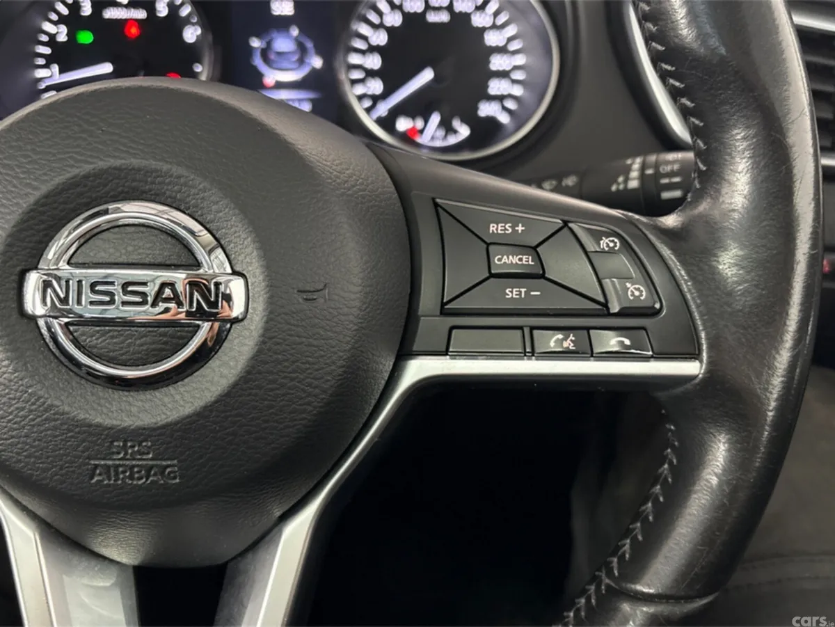 Nissan Qashqai MPV, Petrol, 2018, Red