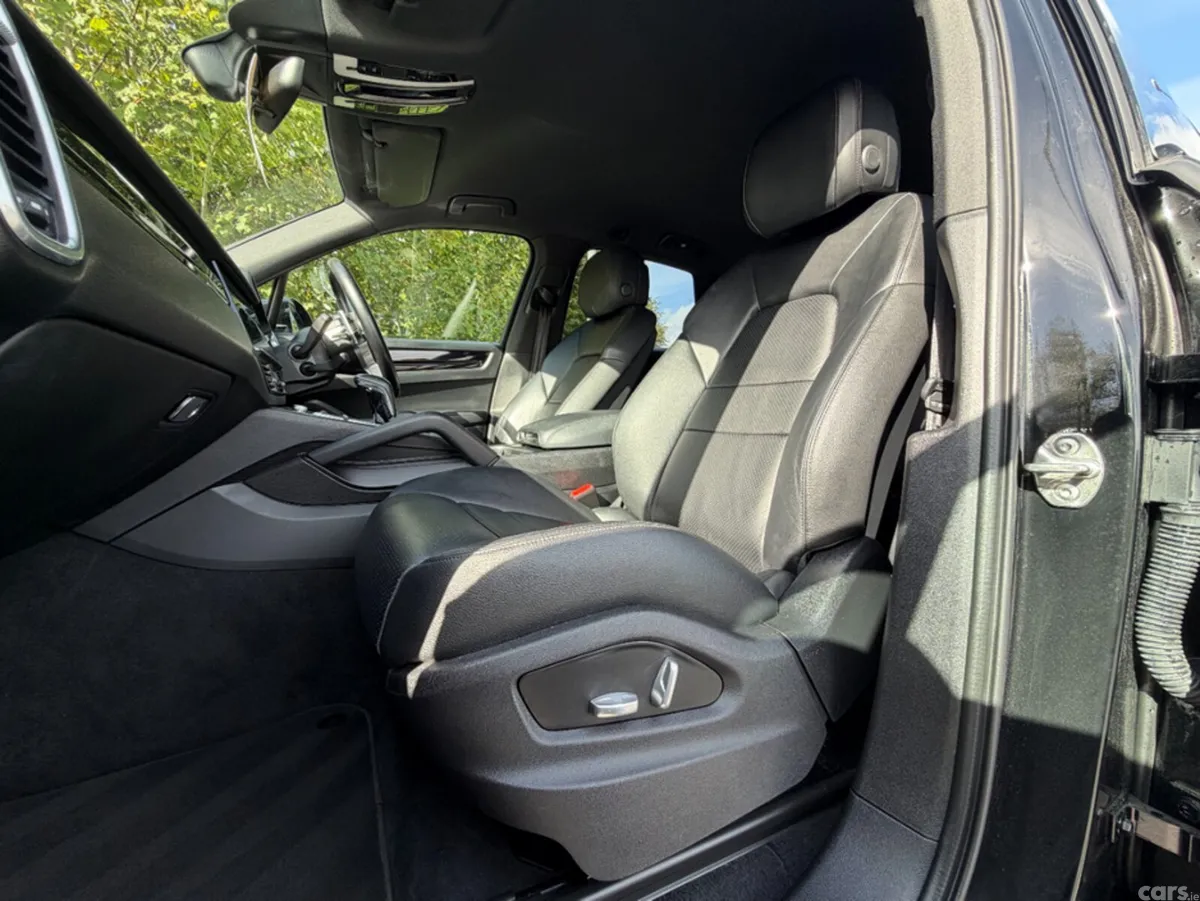Porsche Cayenne Estate, Petrol Plug-in Hybrid, 2020, Black
