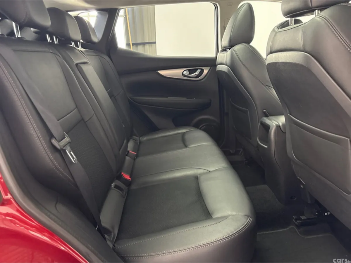 Nissan Qashqai MPV, Petrol, 2018, Red