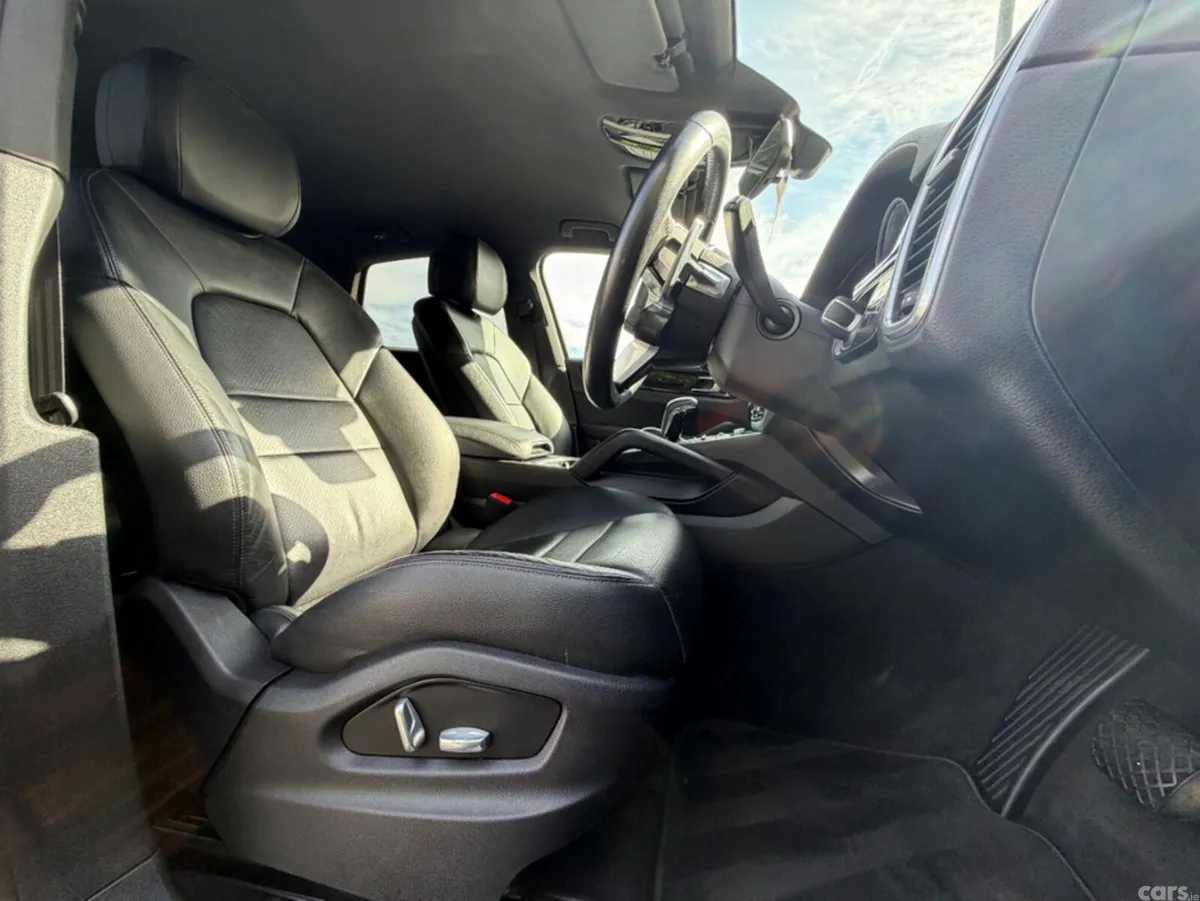 Porsche Cayenne Estate, Petrol Plug-in Hybrid, 2020, Black
