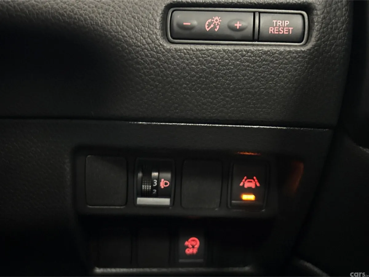 Nissan Qashqai MPV, Petrol, 2018, Red