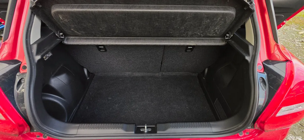 Suzuki Swift Hatchback, Petrol, 2017, Red