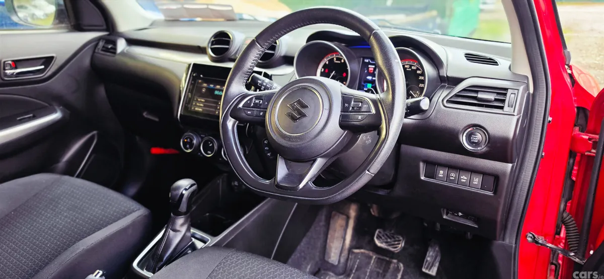 Suzuki Swift Hatchback, Petrol, 2017, Red