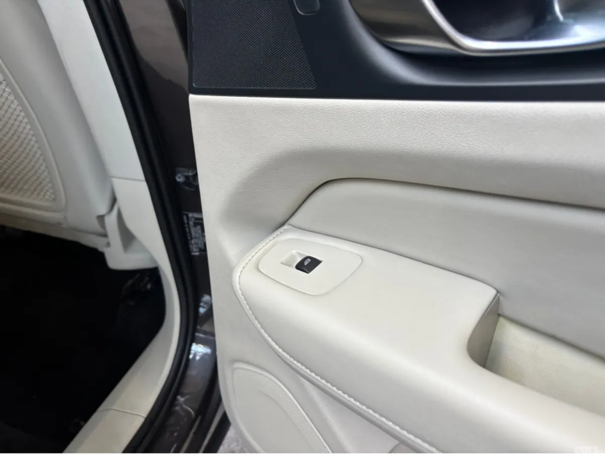 Volvo XC60 SUV, Petrol Plug-in Hybrid, 2023, Grey