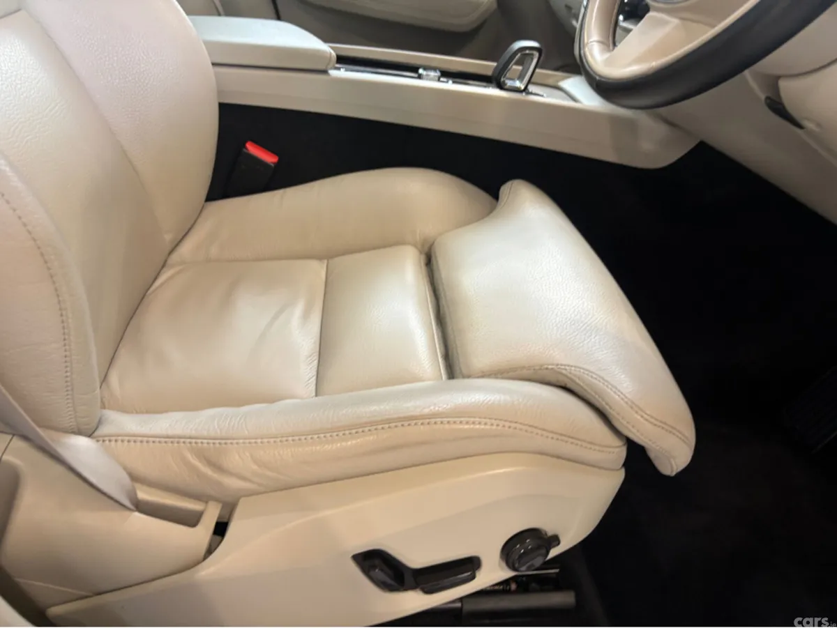 Volvo XC60 SUV, Petrol Plug-in Hybrid, 2023, Grey
