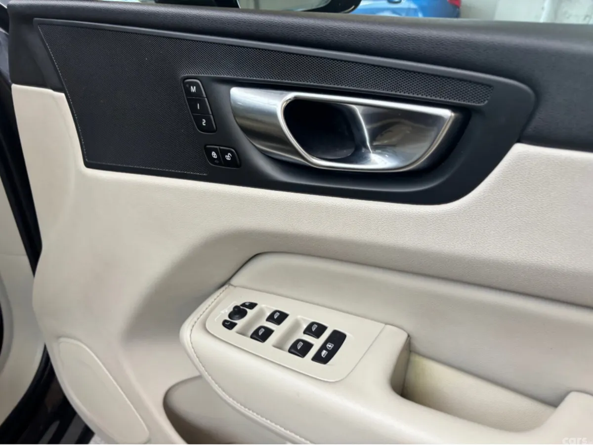 Volvo XC60 SUV, Petrol Plug-in Hybrid, 2023, Grey