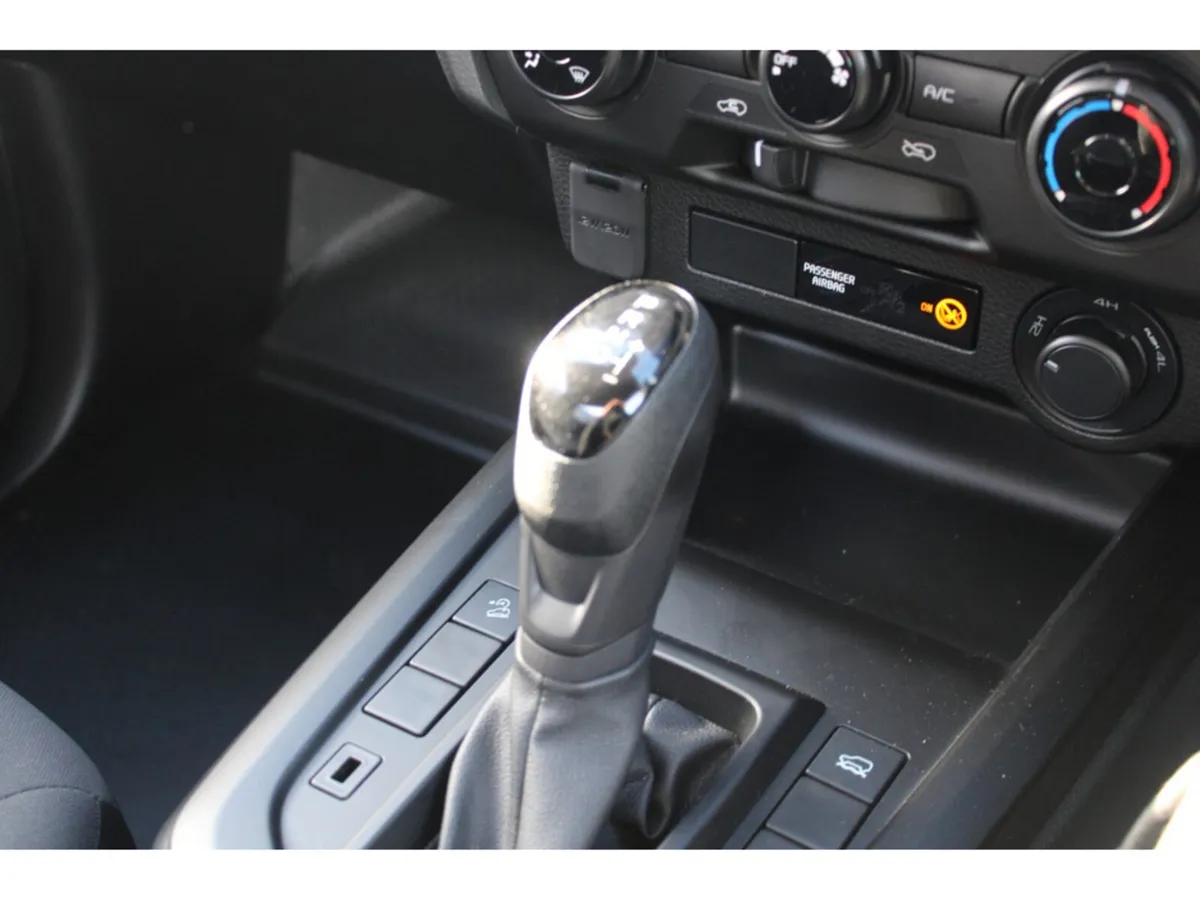 Isuzu D-Max Pick Up, Diesel, 2027, Grey