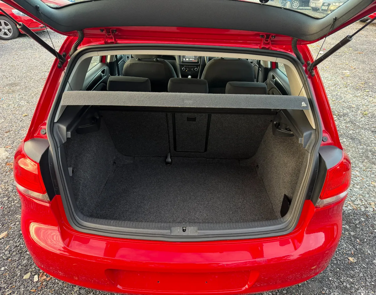 Volkswagen Golf Hatchback, Petrol, 2011, Red