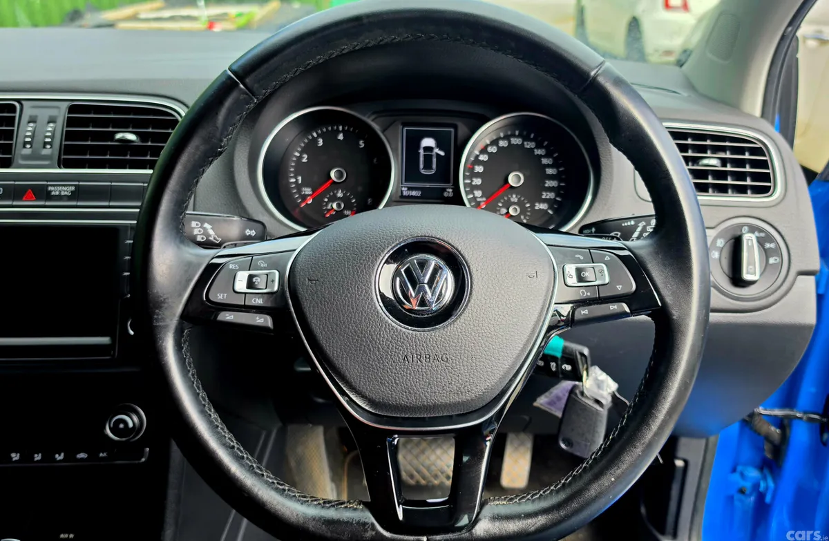 Volkswagen Polo Hatchback, Petrol, 2015, Blue