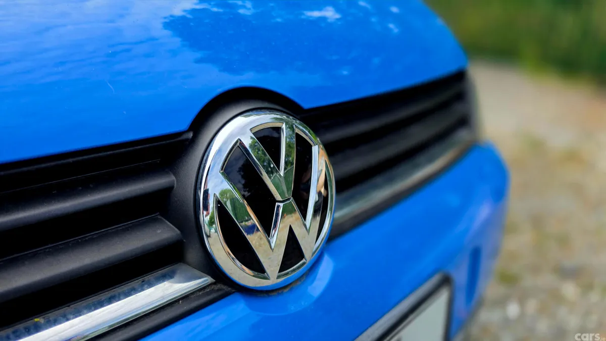 Volkswagen Polo Hatchback, Petrol, 2015, Blue