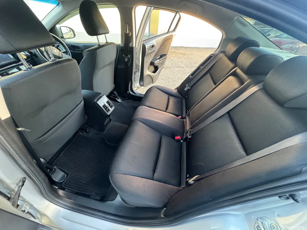 Honda Grace Saloon, Petrol Hybrid, 2015, Silver