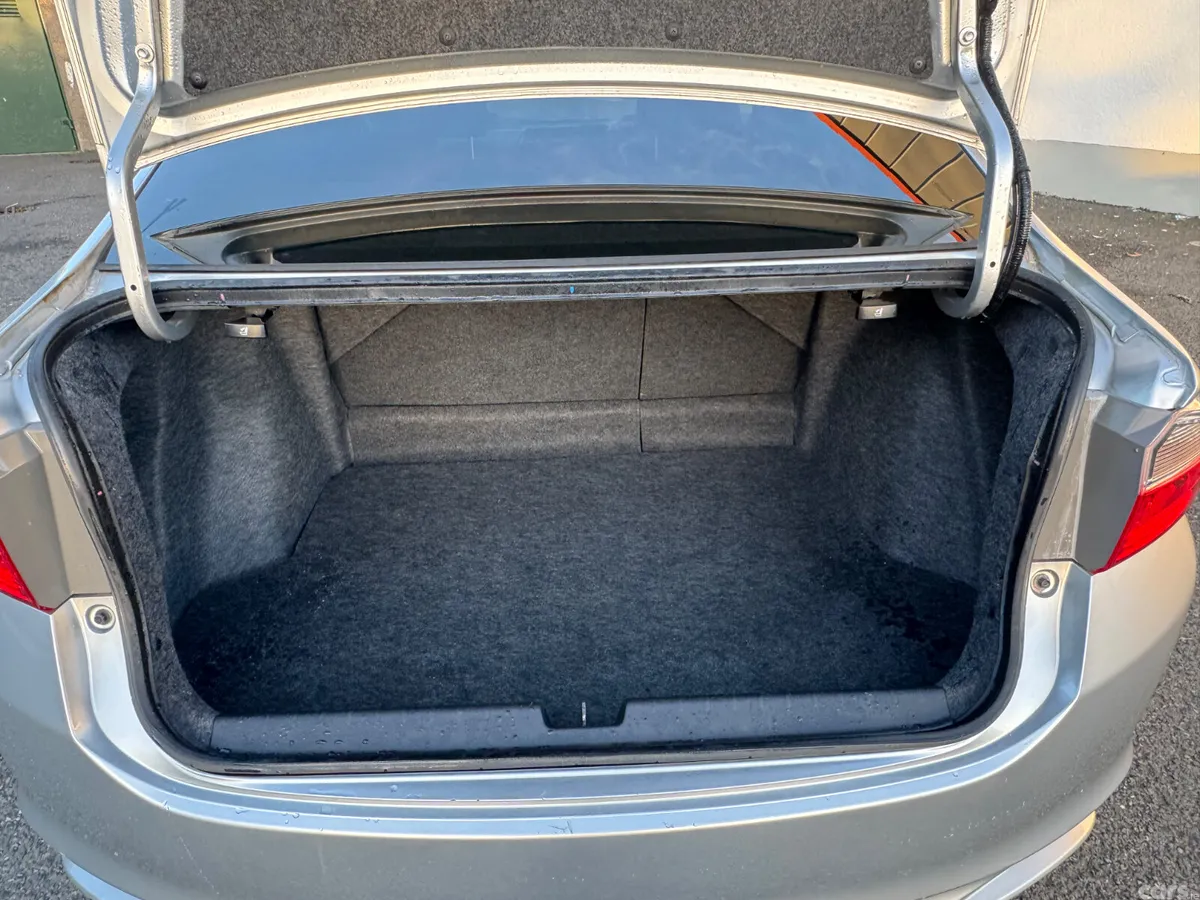Honda Grace Saloon, Petrol Hybrid, 2015, Silver