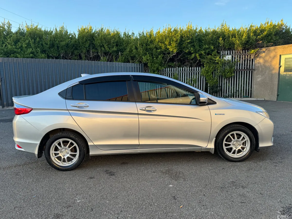 Honda Grace Saloon, Petrol Hybrid, 2015, Silver