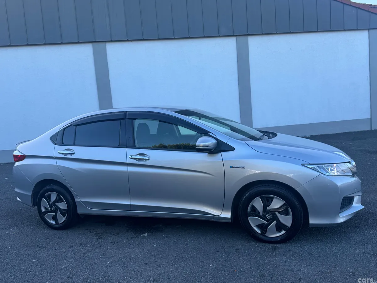 Honda Grace Saloon, Petrol Hybrid, 2015, Silver