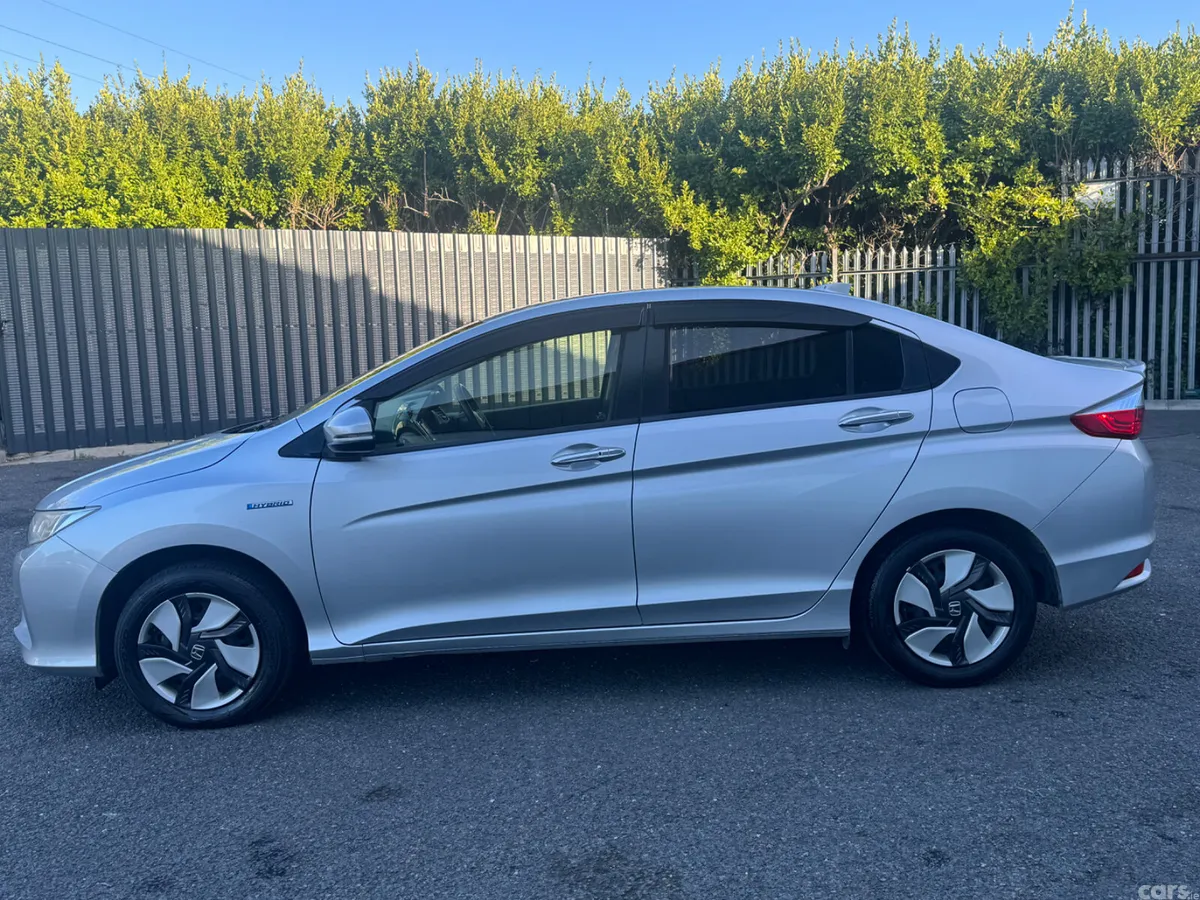 Honda Grace Saloon, Petrol Hybrid, 2015, Silver