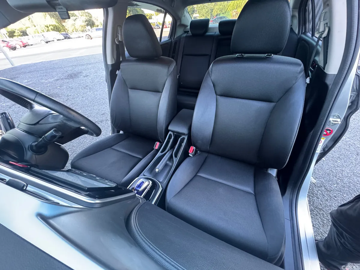 Honda Grace Saloon, Petrol Hybrid, 2015, Silver