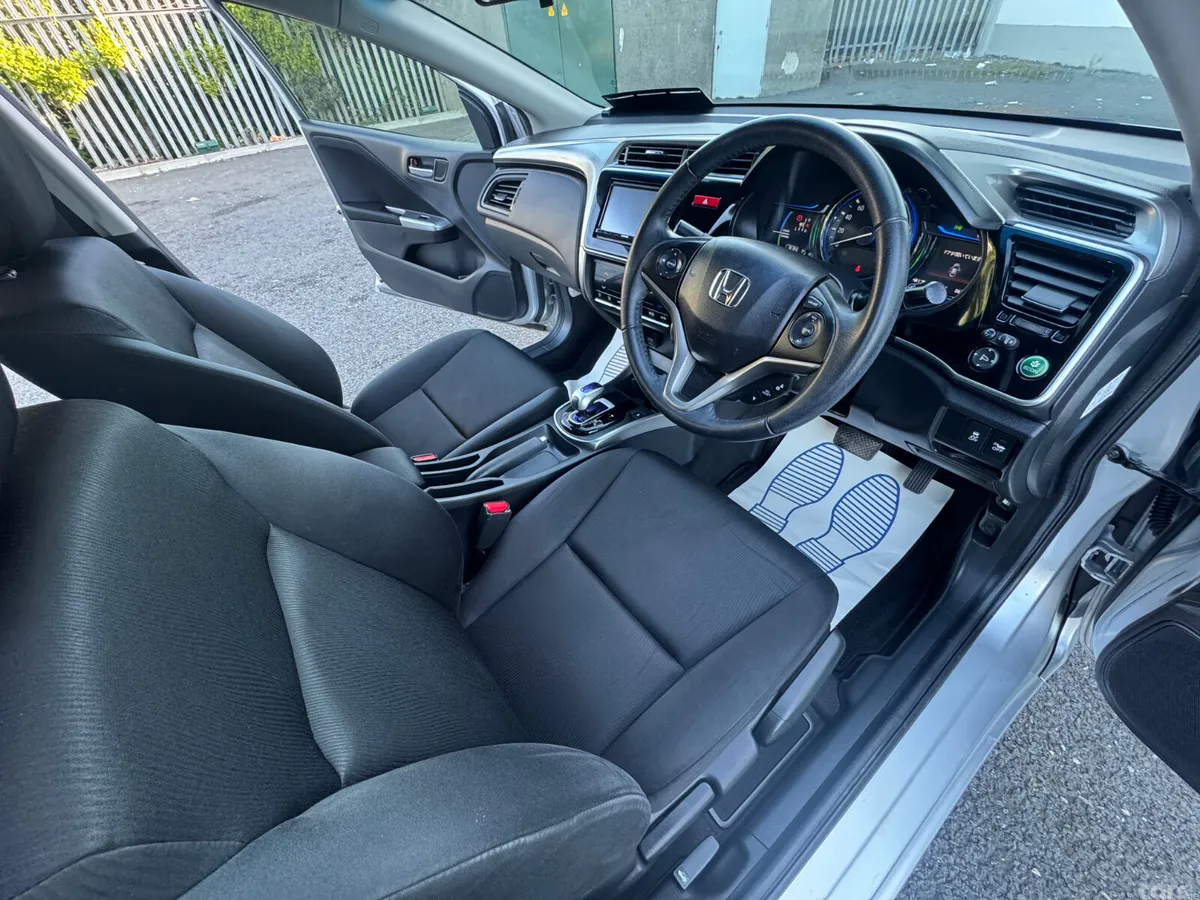 Honda Grace Saloon, Petrol Hybrid, 2015, Silver