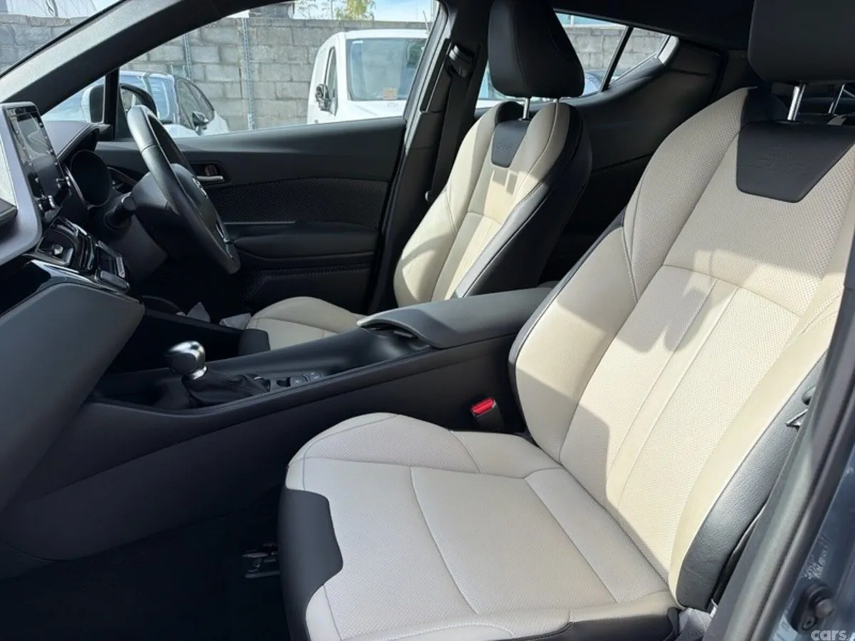 Toyota C-HR SUV, Petrol Hybrid, 2023, Grey