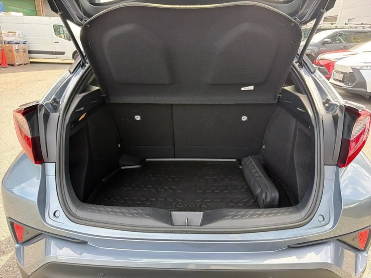 Toyota C-HR SUV, Petrol Hybrid, 2023, Grey