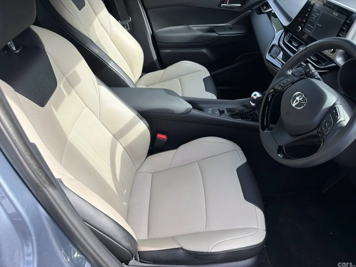 Toyota C-HR SUV, Petrol Hybrid, 2023, Grey