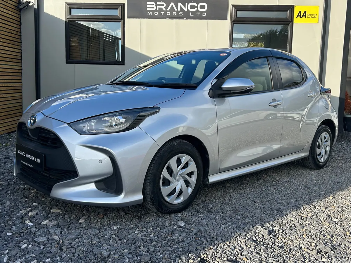 Toyota Yaris Hatchback, Petrol Hybrid, 2021, Silver