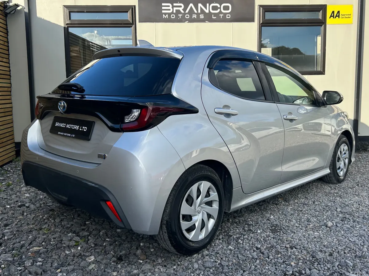 Toyota Yaris Hatchback, Petrol Hybrid, 2021, Silver