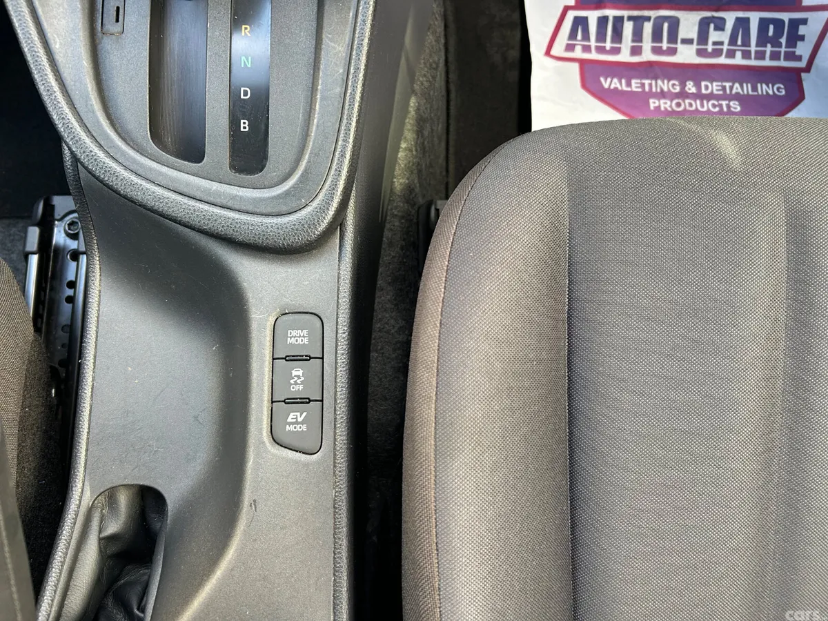 Toyota Yaris Hatchback, Petrol Hybrid, 2021, Silver