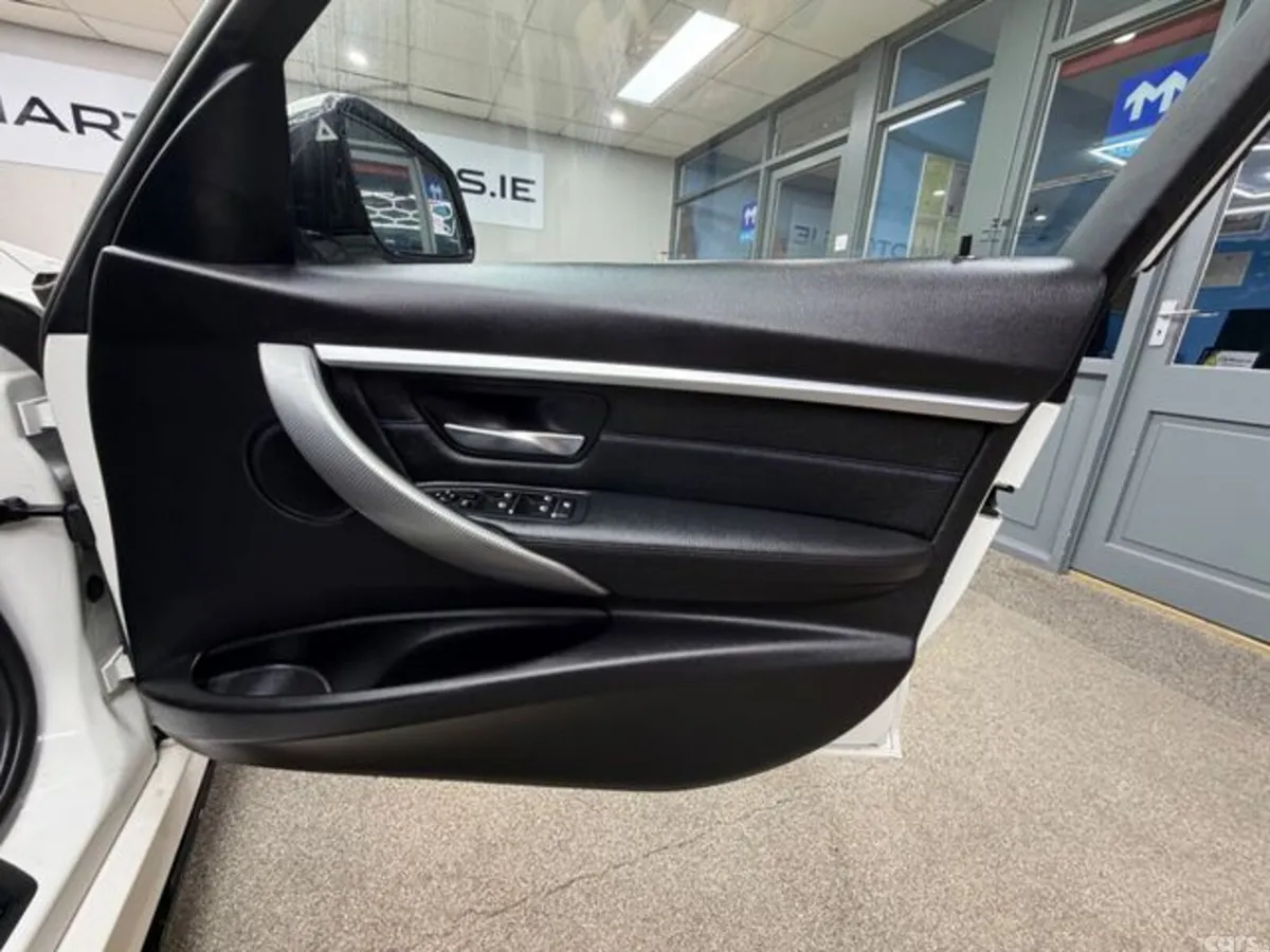 BMW 3-Series Estate, Petrol, 2018, White