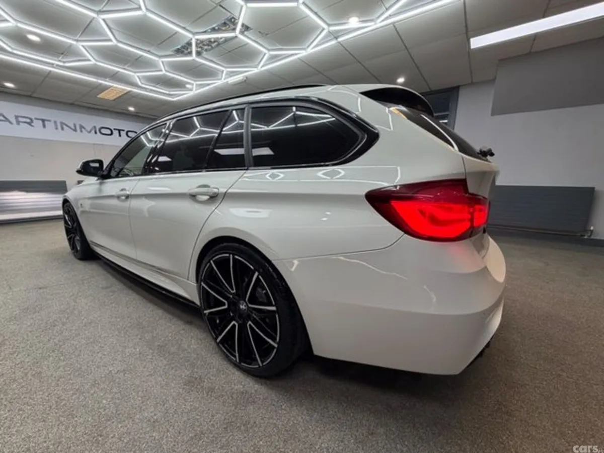 BMW 3-Series Estate, Petrol, 2018, White