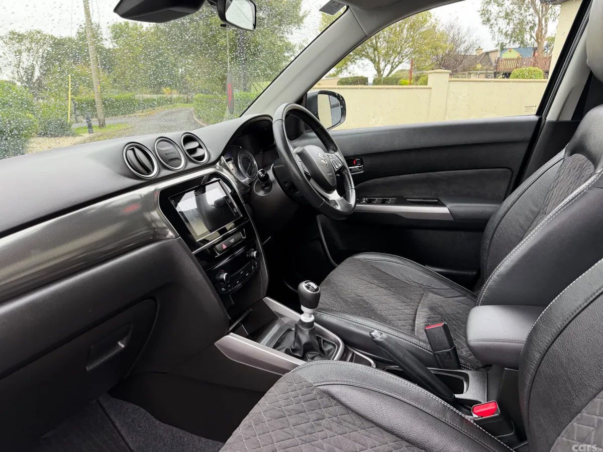 Suzuki Vitara SUV, Petrol, 2023, Grey