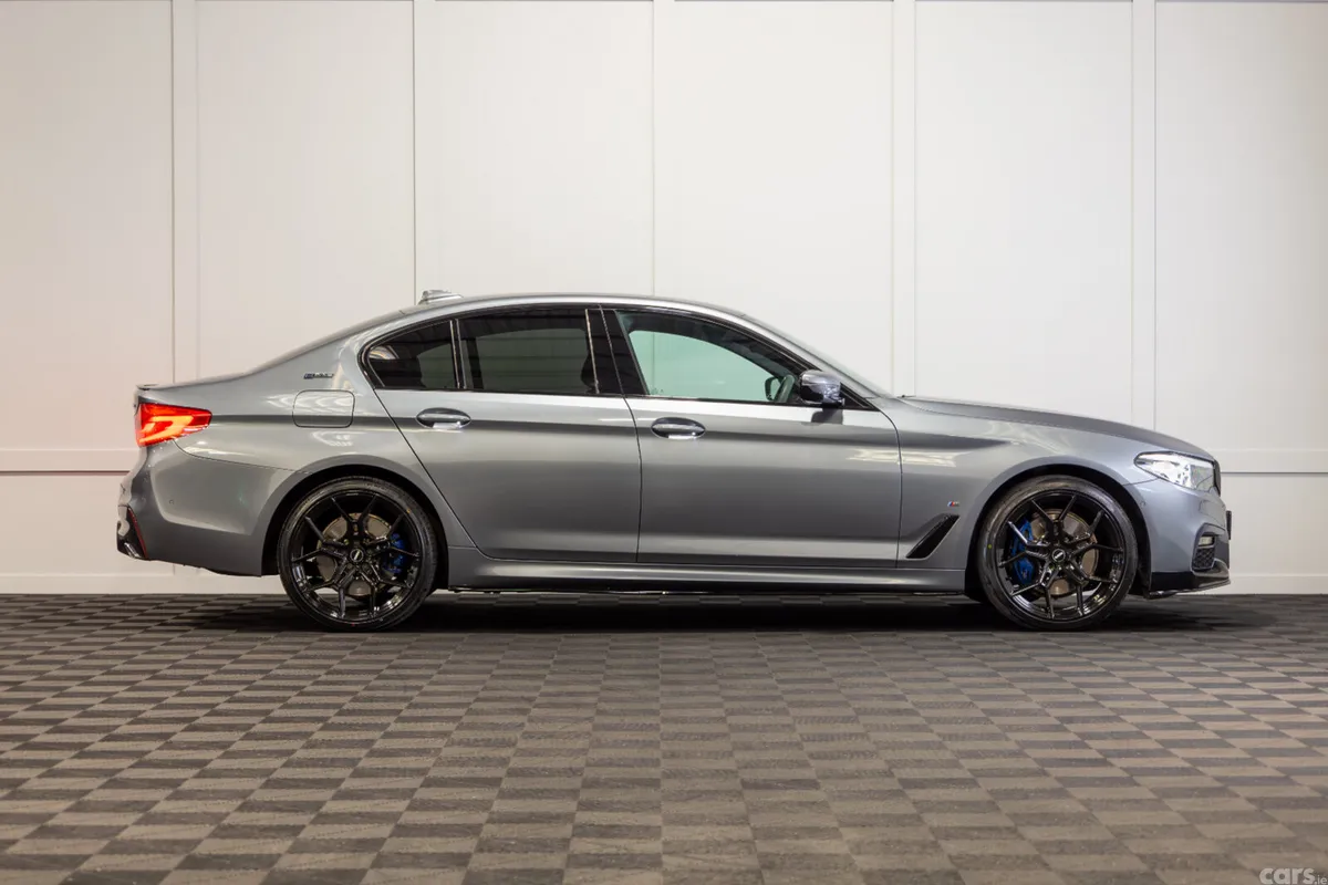 BMW 5-Series Saloon, Petrol Plug-in Hybrid, 2019, Blue