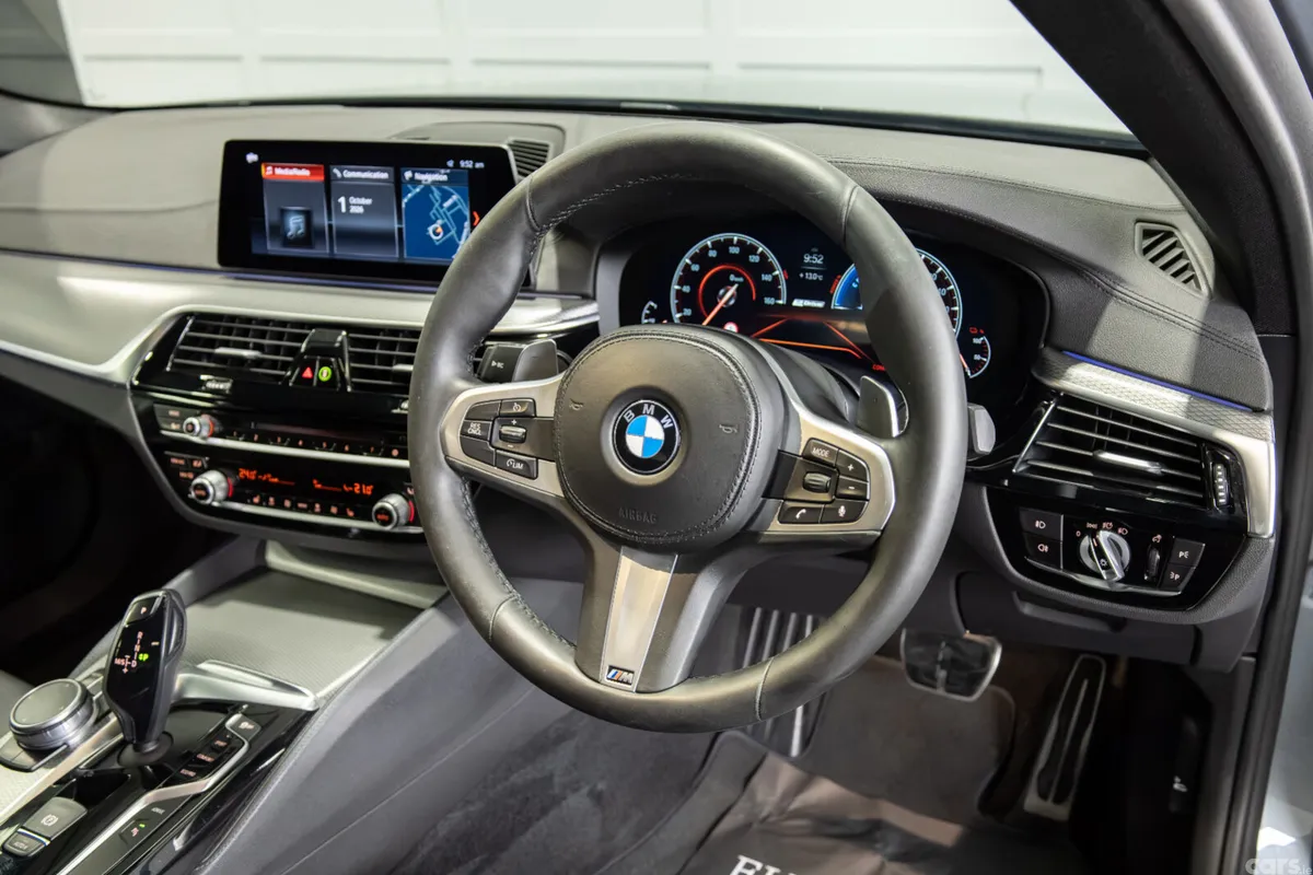 BMW 5-Series Saloon, Petrol Plug-in Hybrid, 2019, Blue