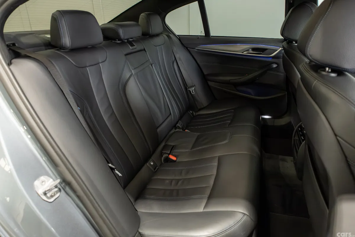 BMW 5-Series Saloon, Petrol Plug-in Hybrid, 2019, Blue