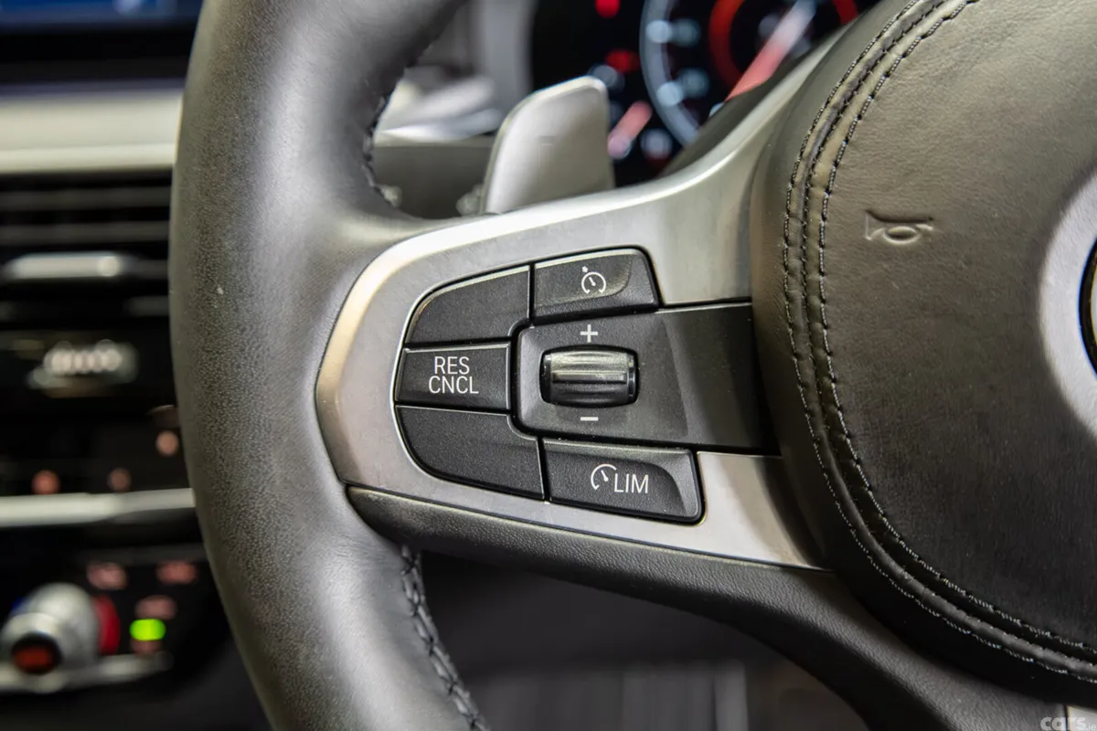 BMW 5-Series Saloon, Petrol Plug-in Hybrid, 2019, Blue