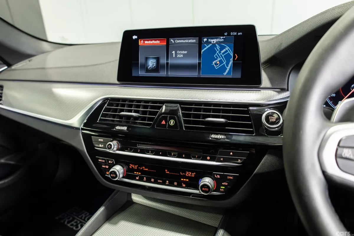 BMW 5-Series Saloon, Petrol Plug-in Hybrid, 2019, Blue