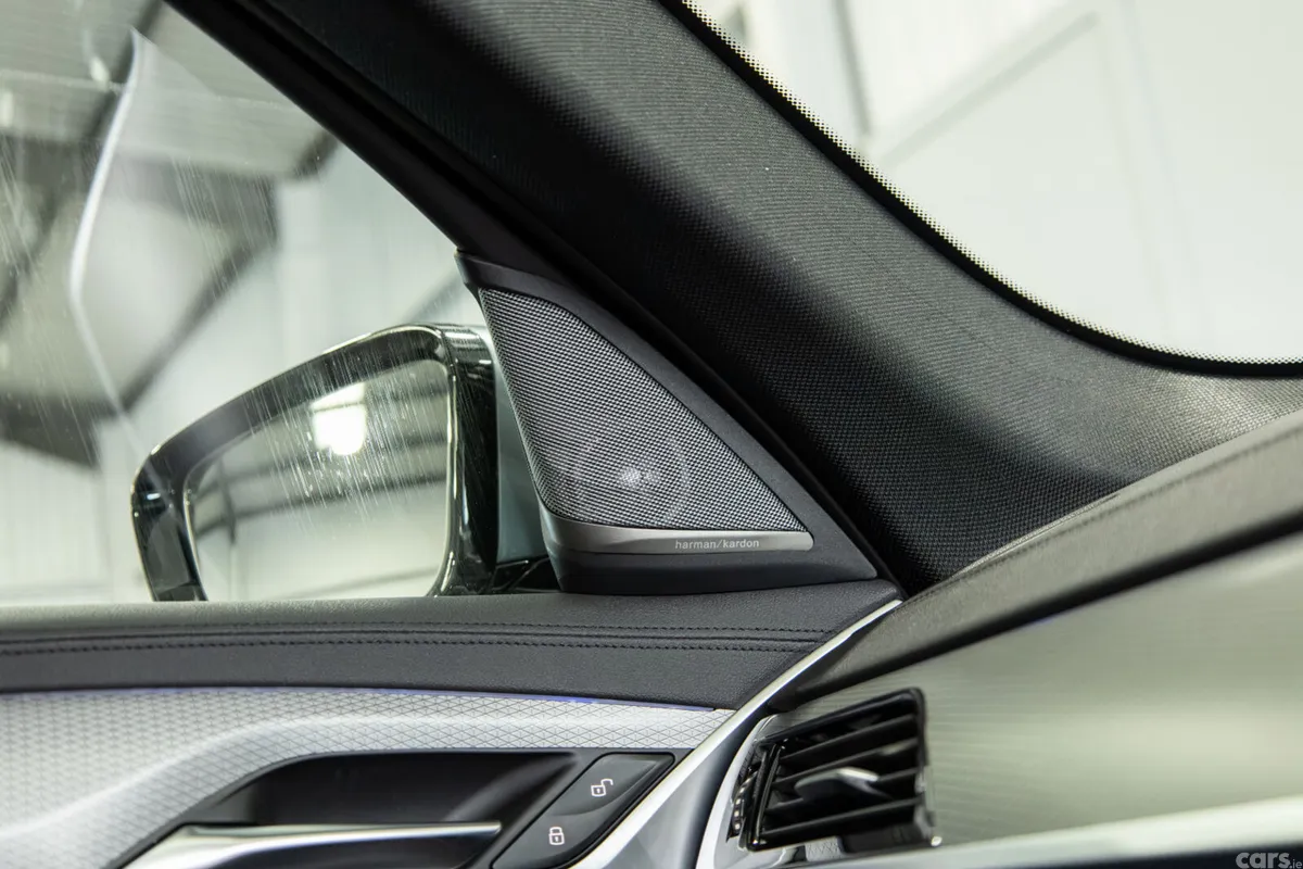 BMW 5-Series Saloon, Petrol Plug-in Hybrid, 2019, Blue