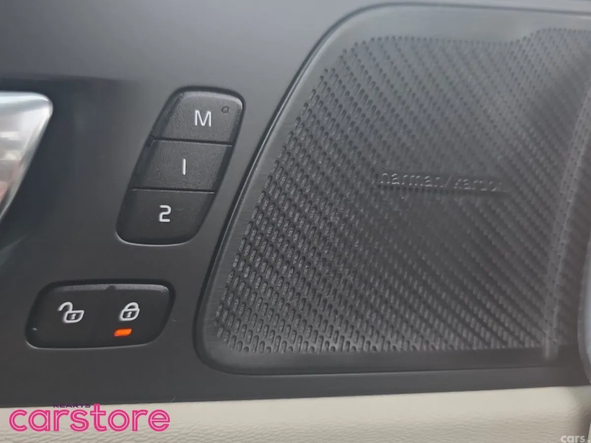 Volvo XC60 SUV, Diesel, 2022, Blue