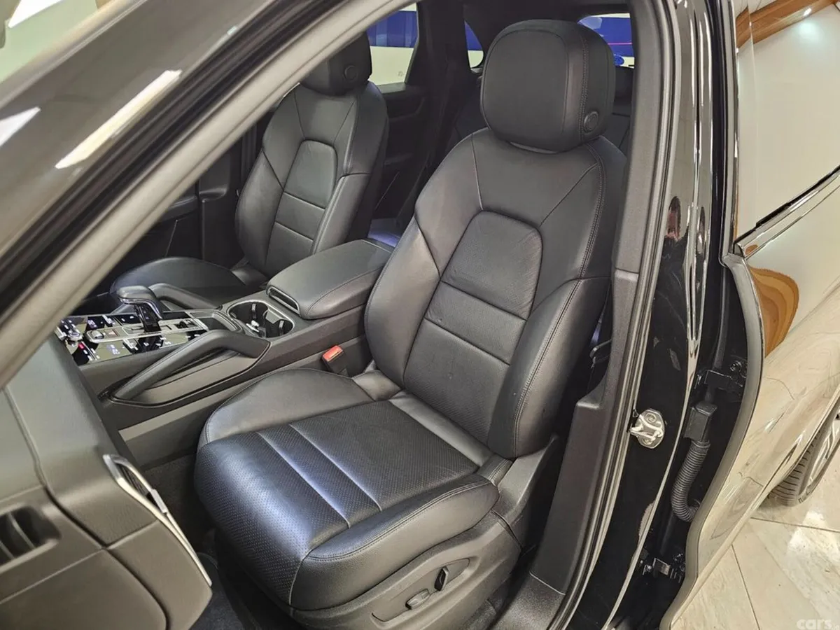 Porsche Cayenne Estate, Petrol Plug-in Hybrid, 2023, Black