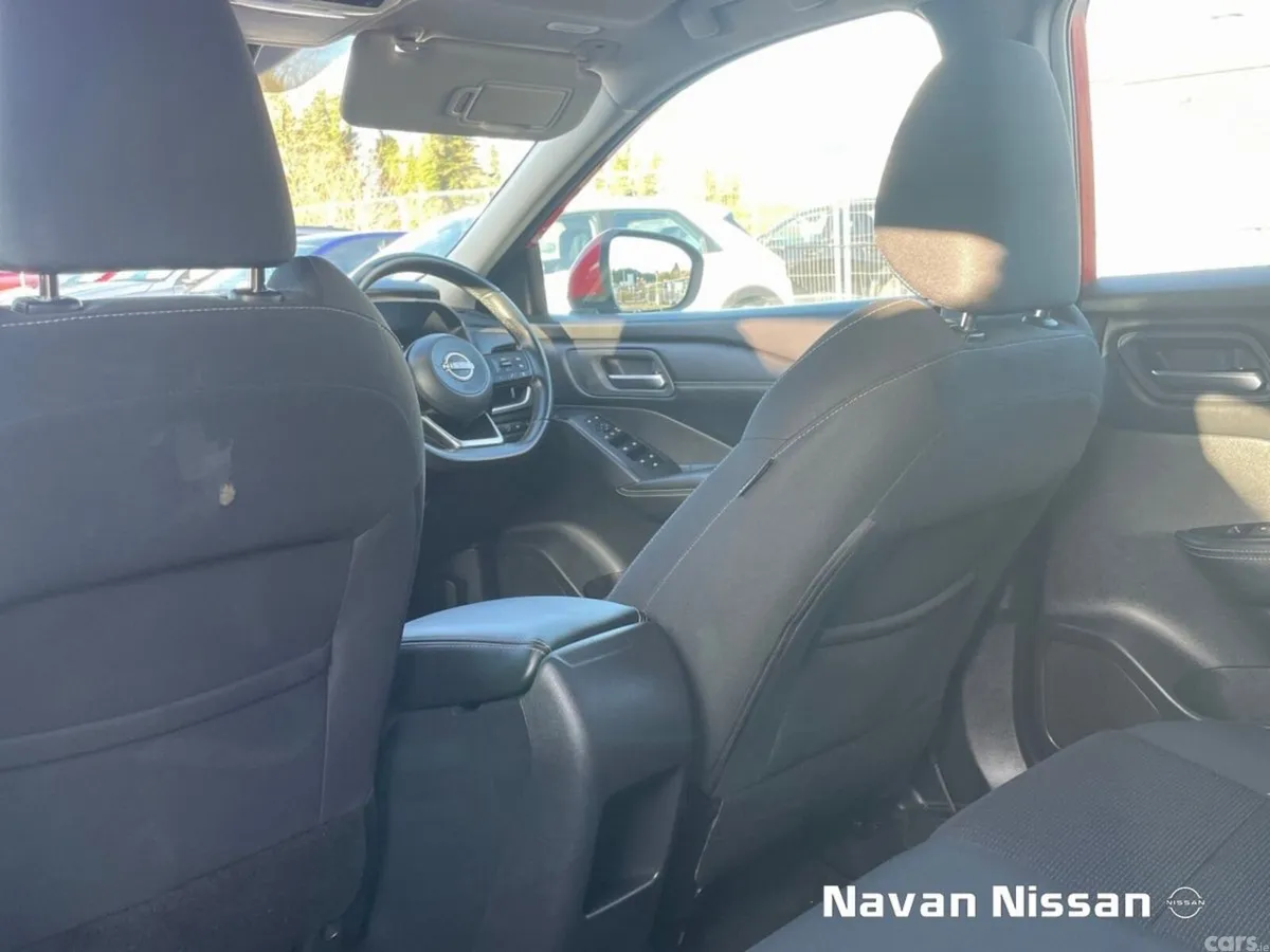 Nissan Qashqai MPV, Petrol Hybrid, 2023, Red