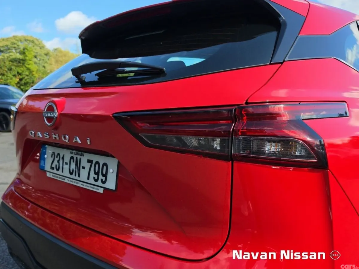 Nissan Qashqai MPV, Petrol Hybrid, 2023, Red