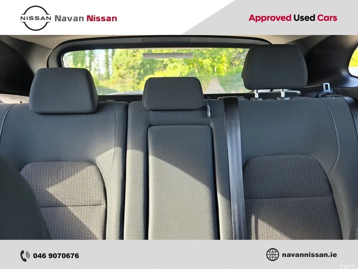 Nissan Qashqai MPV, Petrol Hybrid, 2023, Red