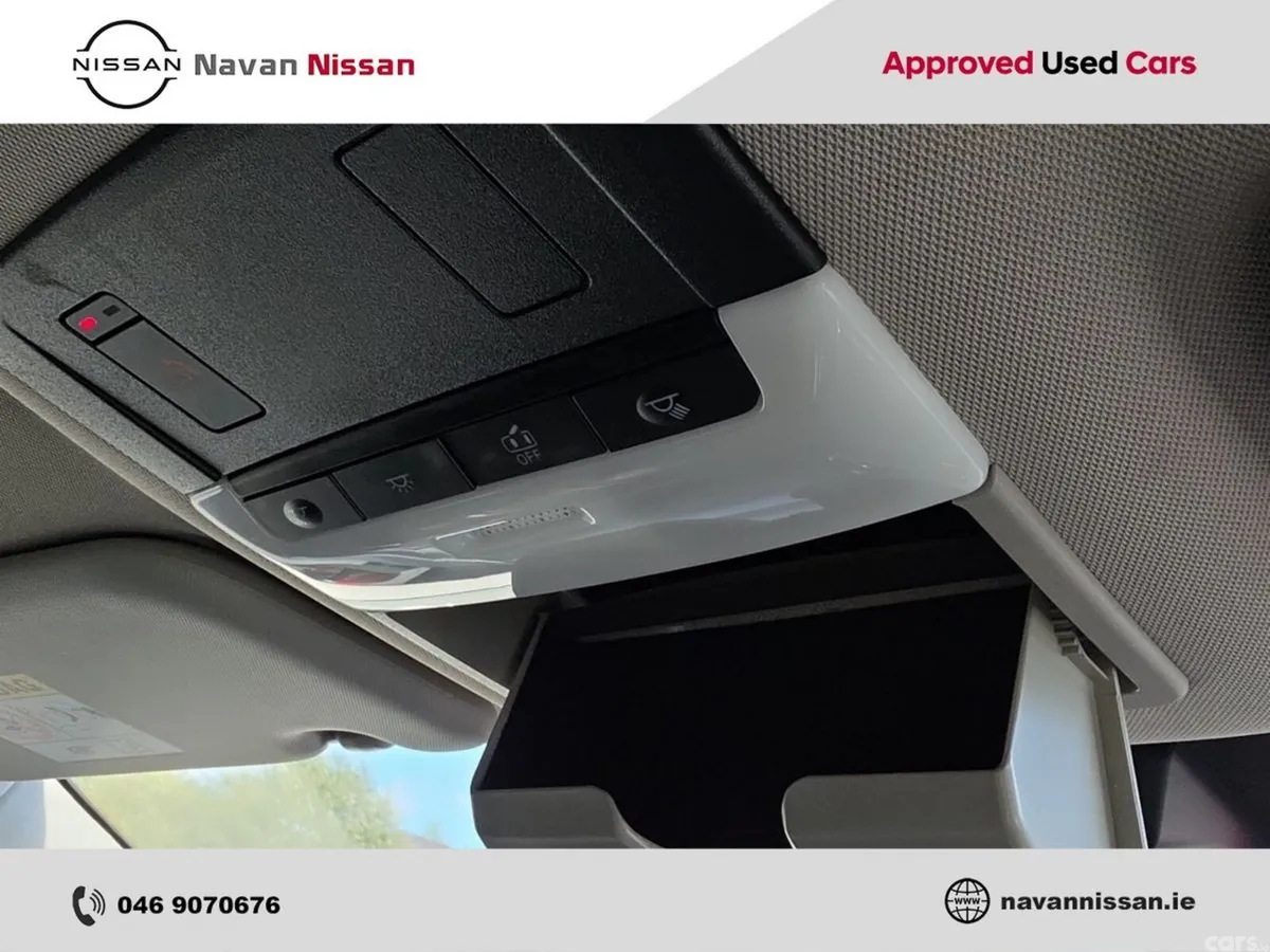 Nissan Qashqai MPV, Petrol Hybrid, 2023, Red