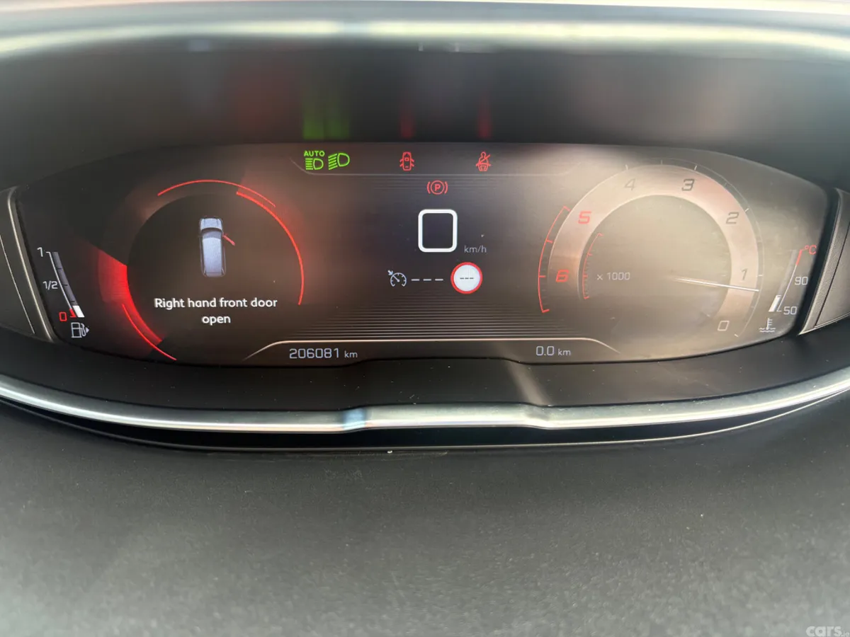 Peugeot 5008 MPV, Diesel, 2019, Green
