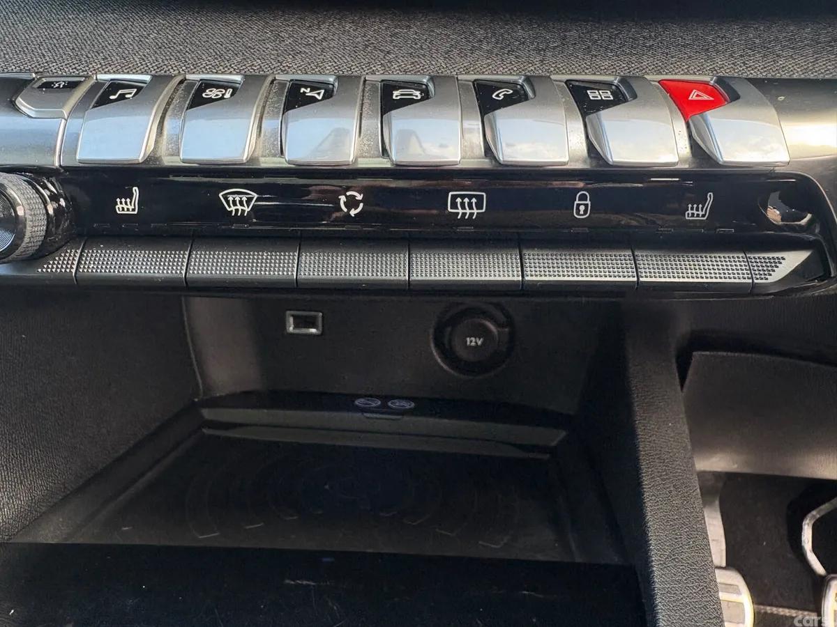 Peugeot 5008 MPV, Diesel, 2019, Green