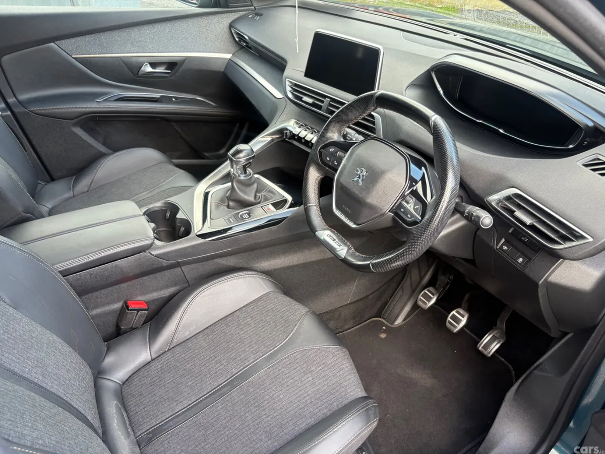 Peugeot 5008 MPV, Diesel, 2019, Green