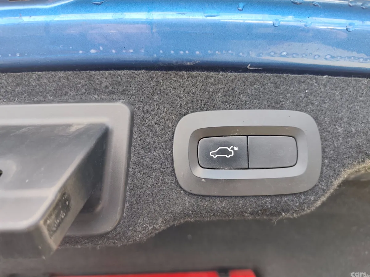 Volvo S90 Saloon, Diesel, 2017, Blue
